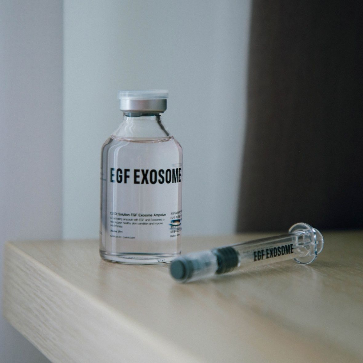 CU SKIN EGF Exosome Ampoule (Ревіталізуюча ампула з екзосомами та EGF), 38 мл 8809207225283 фото