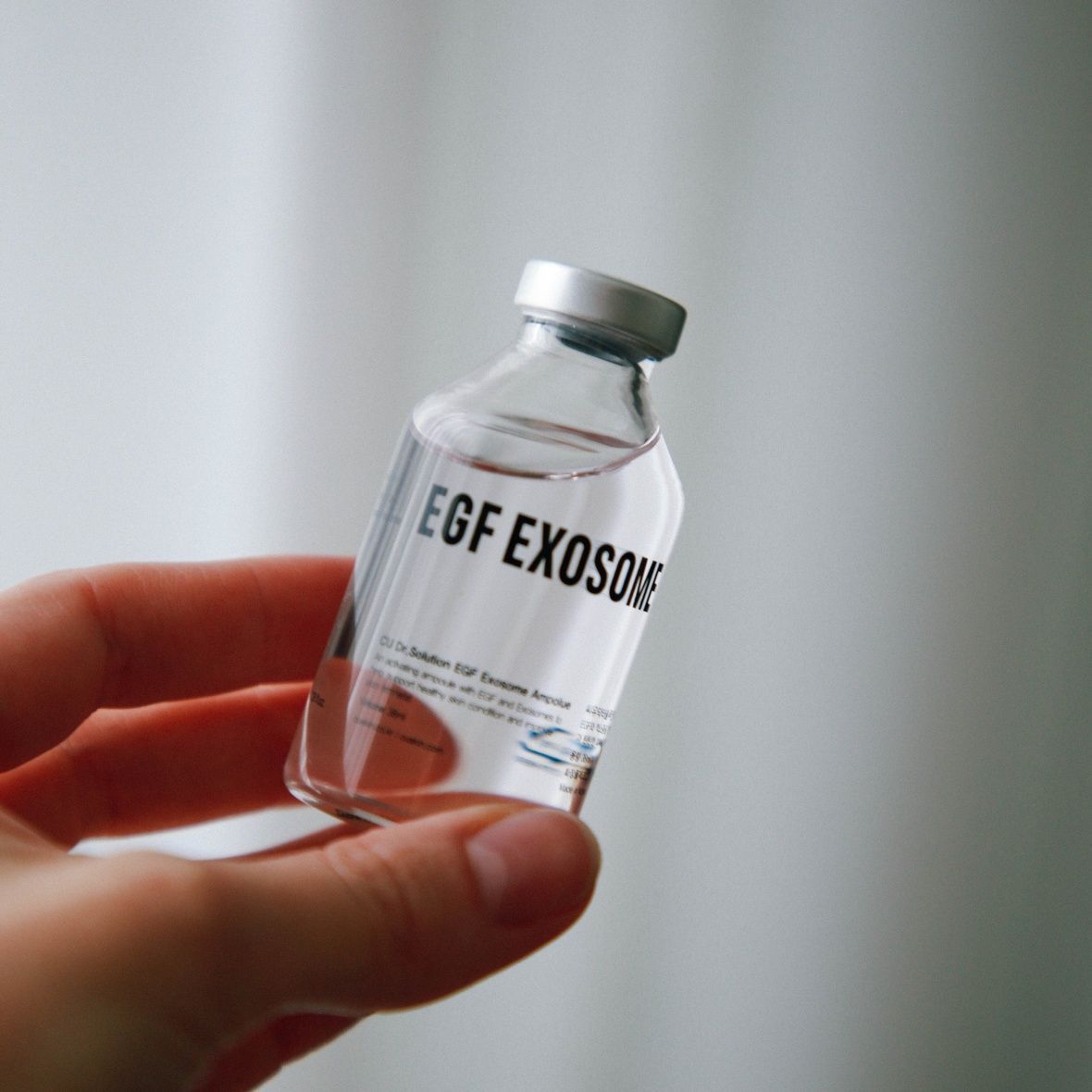 CU SKIN EGF Exosome Ampoule (Ревіталізуюча ампула з екзосомами та EGF), 38 мл 8809207225283 фото