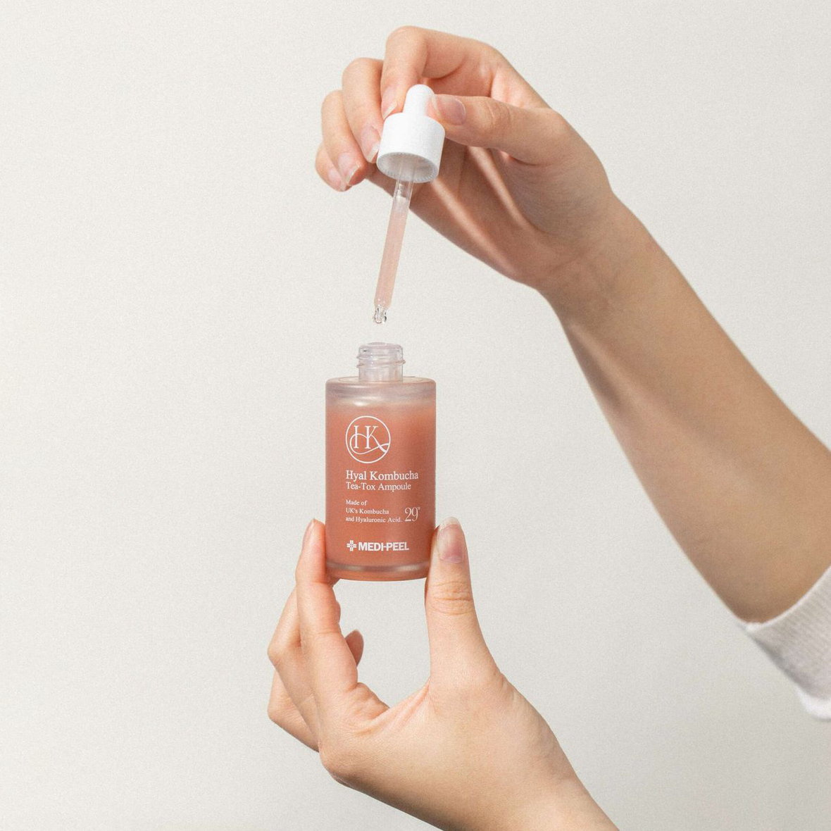 Medi-Peel Hyal Kombucha Tea-Tox Ampoule (Сироватка з комбучею), 50 мл 8809409346458 фото