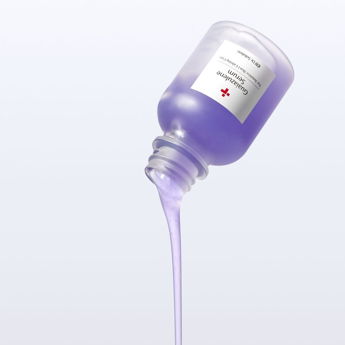 CU SKIN Dr. Solution Guaiazulene Serum (Інтенсивна заспокійлива сироватка з гвайазуленом і троксерутином), 30 мл 8809207225184 фото