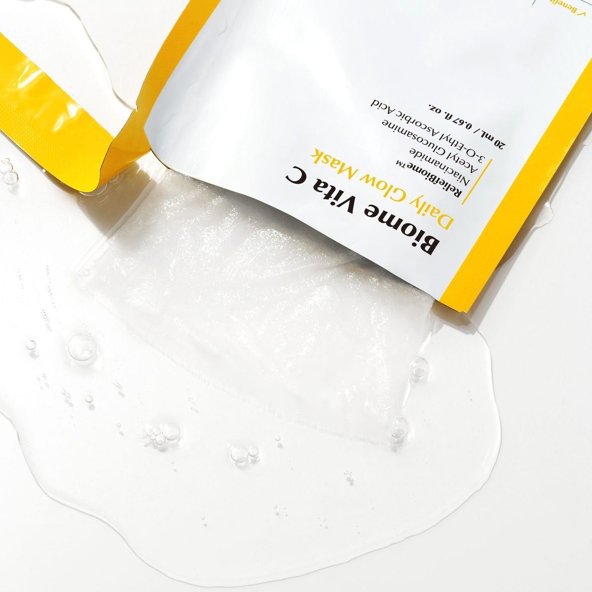 UIQ Biome Vita C Daily Glow Mask (Освітлювальна тканинна маска з вітаміном C), 20 мл 8809771751843 фото